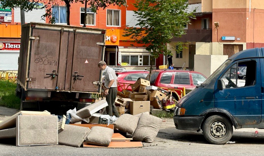 В Раменском привлекли к ответственности 39 водителей, незаконно сбрасывавших мусор из машин